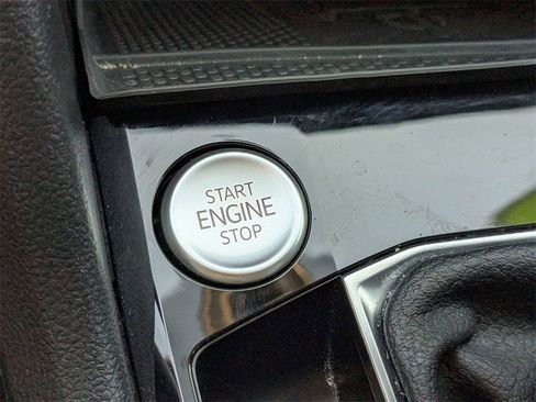 Used 2024 Volkswagen Taos SE image 32