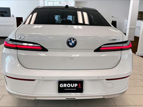 Used 2024 BMW i7 xDrive60 AWD/4WD image 9