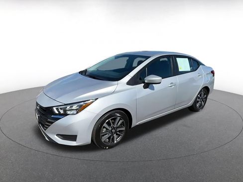 Used 2025 Nissan Versa SV FWD image 7