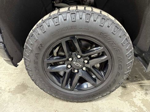 Used 2019 Chevrolet Silverado 1500 Custom Trail Boss w/ Custom Convenience Package AWD/4WD image 6