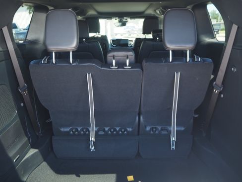 New 2025 Chrysler Pacifica Select w/ Uconnect Theater Family Group image 10