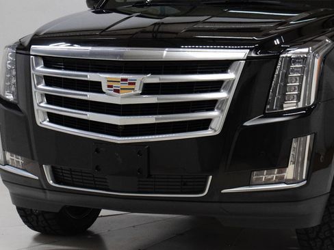 Used 2020 Cadillac Escalade Premium Luxury image 9