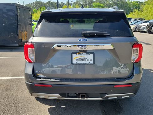 Used 2022 Ford Explorer XLT w/ Equipment Group 202A RWD image 4