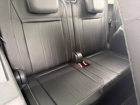 Used 2022 Volkswagen Tiguan SE w/ Panoramic Sunroof Package FWD image 29