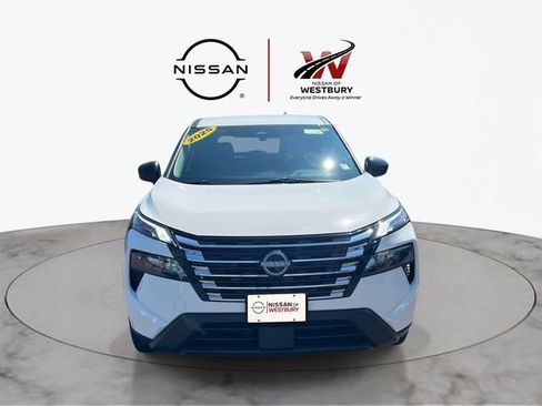 Used 2025 Nissan Rogue S AWD/4WD image 2