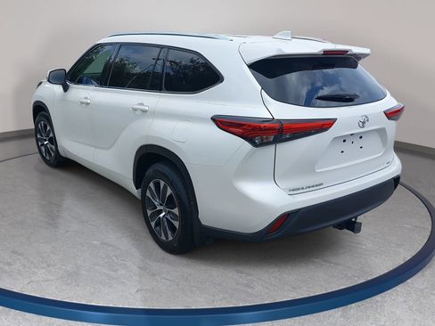 Used 2021 Toyota Highlander XLE FWD image 7