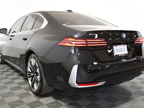 Certified 2025 BMW 530i xDrive 530i xDrive w/ Premium Package image 8