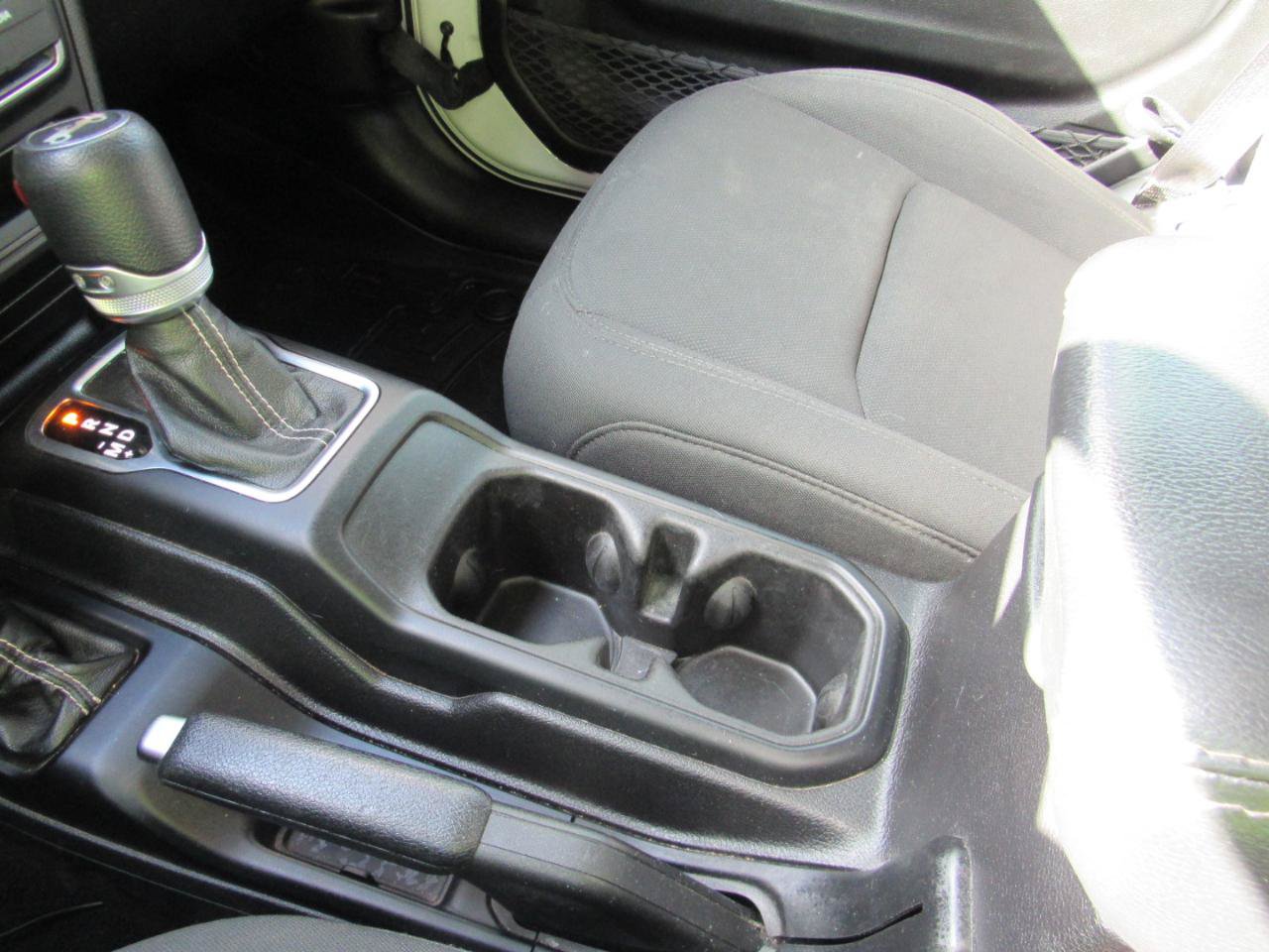 Used 2019 Jeep Wrangler Unlimited Sahara w/ Uconnect 4C Nav & Sound Group AWD/4WD image 8