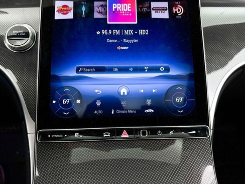 Used 2025 Mercedes-Benz GLC 300 4MATIC image 24