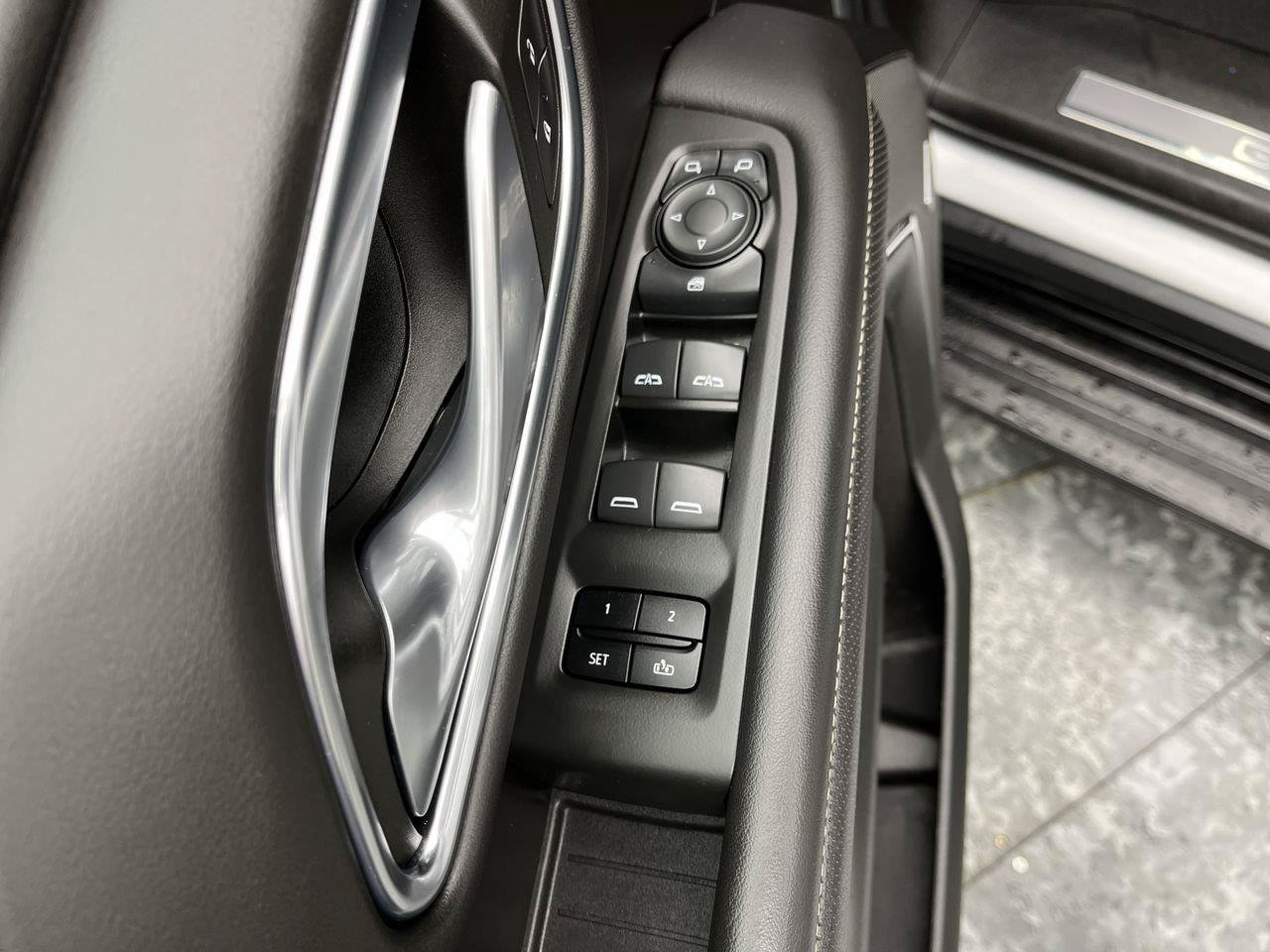 Certified 2022 GMC Yukon XL SLT AWD/4WD image 9