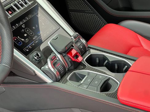 Used 2020 Lamborghini Urus AWD/4WD image 35