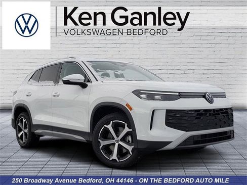 New 2025 Volkswagen Tiguan SE image 1