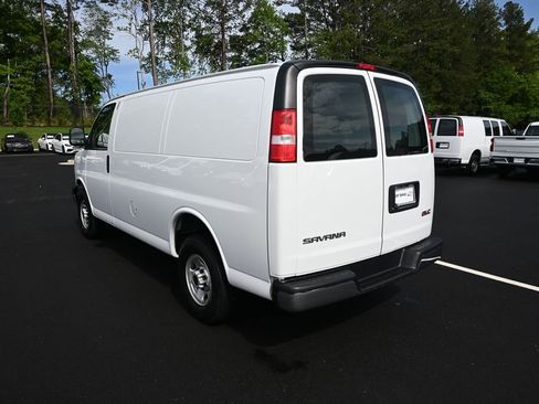 Used 2024 GMC Savana 2500 w/ Driver Convenience Package RWD image 4