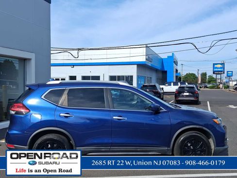 Used 2017 Nissan Rogue S w/ Appearance Package AWD/4WD image 4