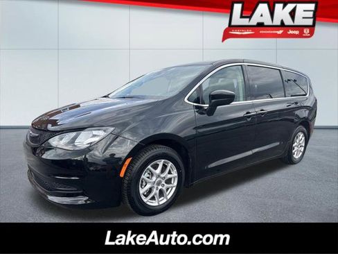 Certified 2023 Chrysler Voyager LX image 1