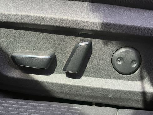 Used 2023 Nissan Rogue SV image 6