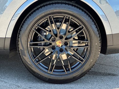New 2026 Porsche Cayenne Coupe AWD/4WD image 45