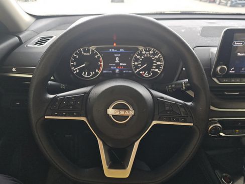 Used 2023 Nissan Altima 2.5 SV FWD image 6