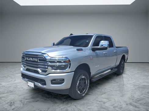 Used 2026 RAM 2500 Laramie AWD/4WD image 3