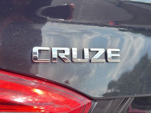 Used 2017 Chevrolet Cruze LT w/ Convenience Package FWD image 25