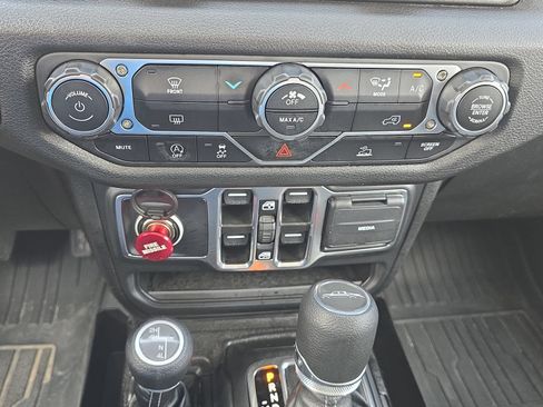 Used 2025 Jeep Gladiator Sport AWD/4WD image 21
