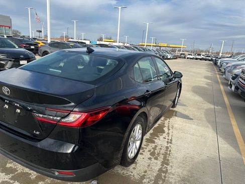 Used 2025 Toyota Camry LE image 7