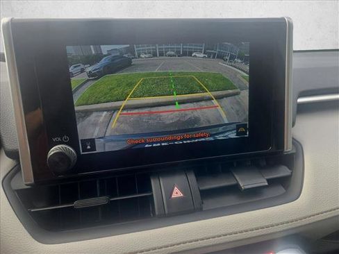 Used 2025 Toyota RAV4 XLE image 12