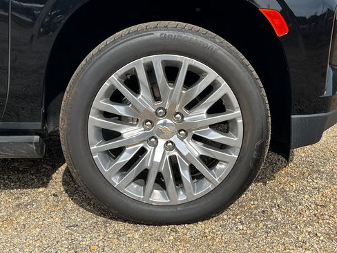 Used 2023 Chevrolet Suburban High Country image 15