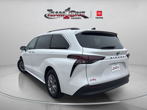 Used 2024 Toyota Sienna XLE image 6