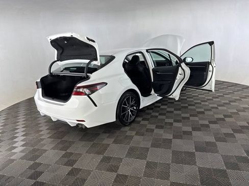 Used 2022 Toyota Camry SE FWD image 14
