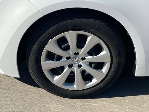 Used 2025 Toyota Corolla LE FWD image 4