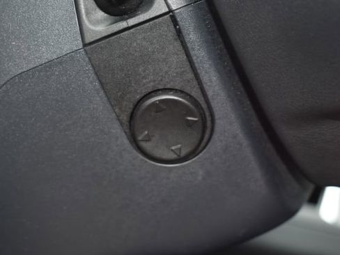 Used 2024 Ford Expedition XLT image 19