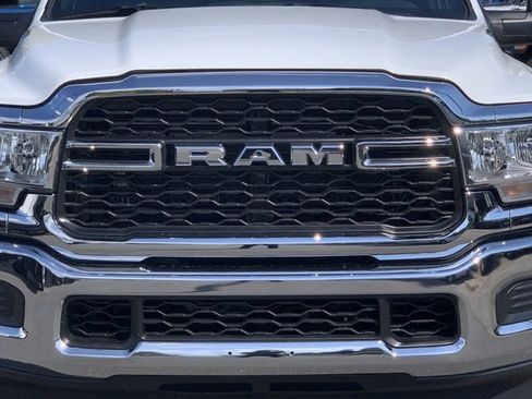 Used 2024 RAM 2500 Tradesman w/ Chrome Appearance Group image 9