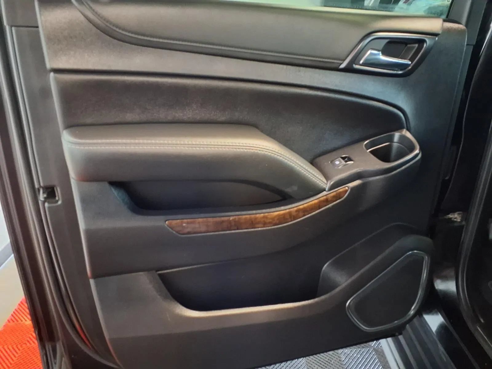 Used 2020 Chevrolet Suburban LT AWD/4WD image 17