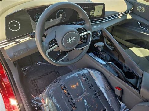 Used 2024 Hyundai Elantra SEL FWD image 10