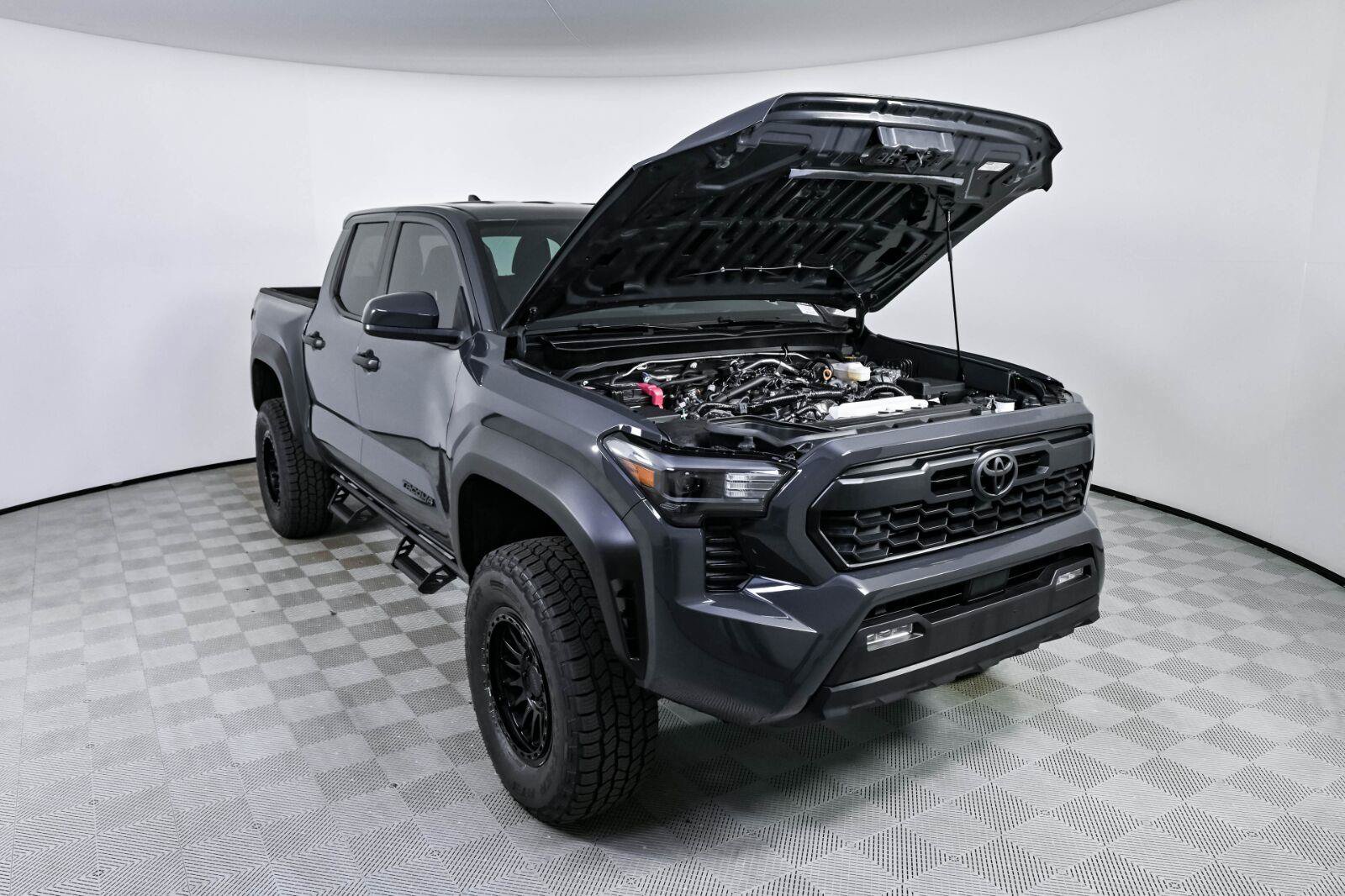 Used 2025 Toyota Tacoma TRD Off-Road AWD/4WD image 28