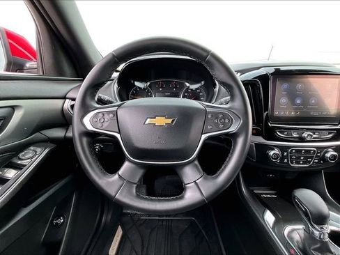 Used 2023 Chevrolet Traverse LT image 18