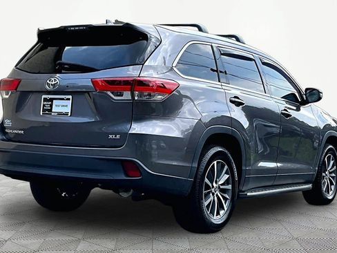 Used 2019 Toyota Highlander XLE FWD image 13