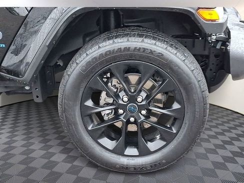 Used 2025 Jeep Wrangler Unlimited Sahara w/ Safety Group image 10