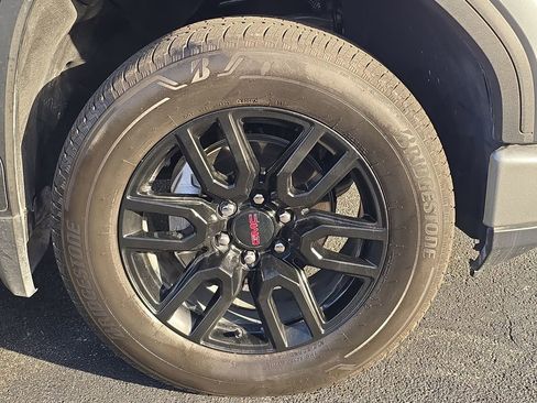 Used 2025 GMC Sierra 1500 Elevation w/ Preferred Package image 9