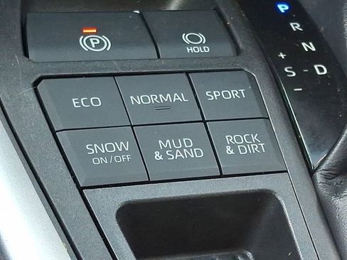 Used 2022 Toyota RAV4 LE image 22