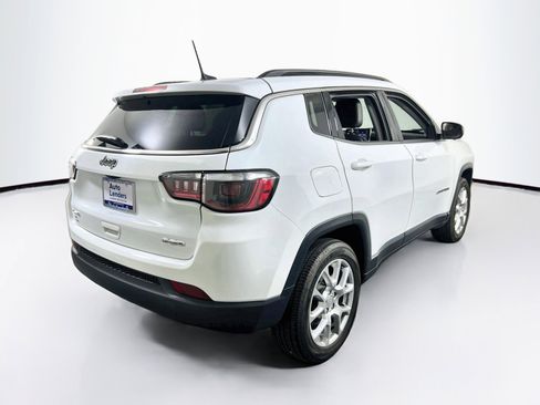 Used 2022 Jeep Compass Latitude w/ Sun and Sound Group AWD/4WD image 5
