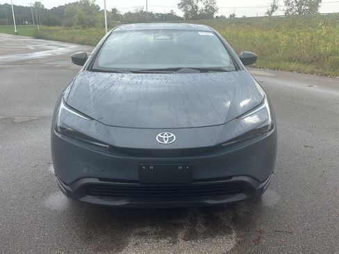 Used 2025 Toyota Prius LE FWD image 8