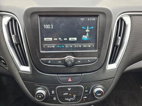 Used 2018 Chevrolet Malibu LT image 12