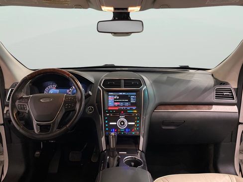 Used 2016 Ford Explorer Platinum image 12