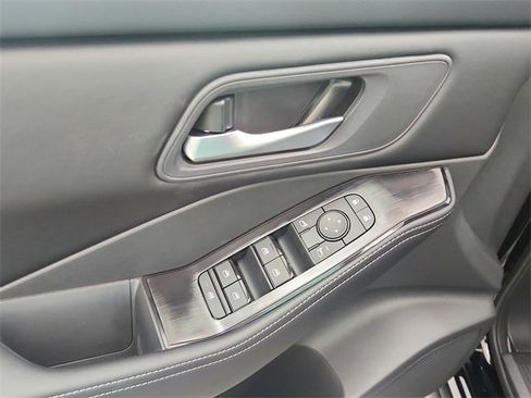 New 2025 Nissan Rogue SV image 27