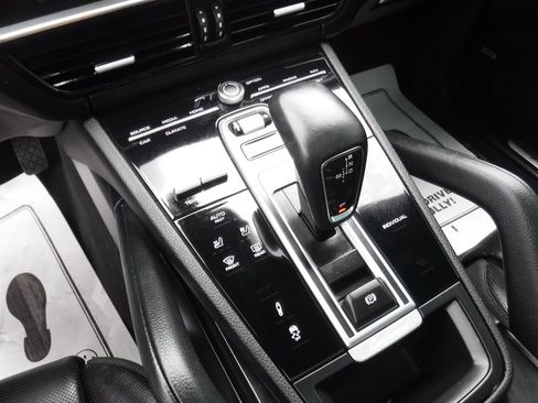 Used 2023 Porsche Cayenne Platinum Edition AWD/4WD image 21