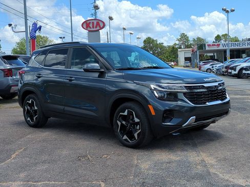 Certified 2024 Kia Seltos EX FWD image 3