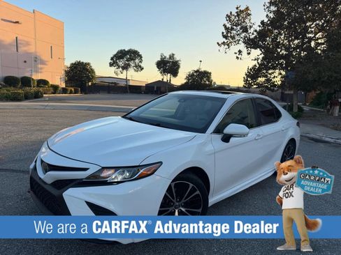 Used 2018 Toyota Camry SE w/ Moonroof Package FWD image 4