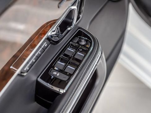 Used 2019 Jaguar XJ L Portfolio RWD image 49
